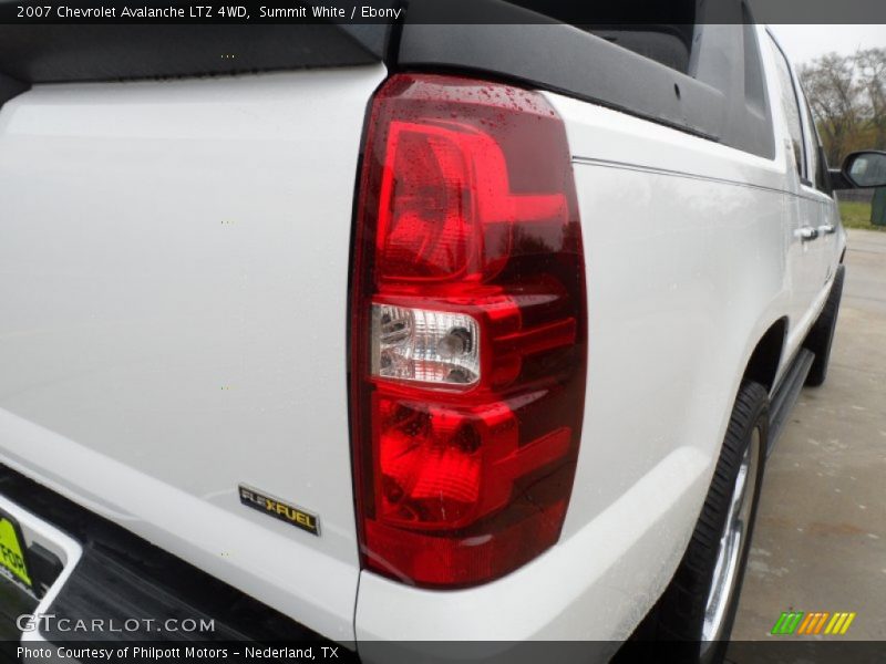Summit White / Ebony 2007 Chevrolet Avalanche LTZ 4WD