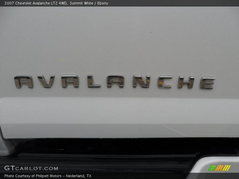 Summit White / Ebony 2007 Chevrolet Avalanche LTZ 4WD
