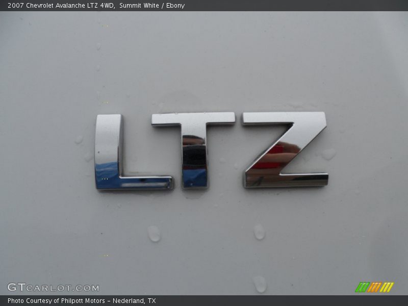 Summit White / Ebony 2007 Chevrolet Avalanche LTZ 4WD