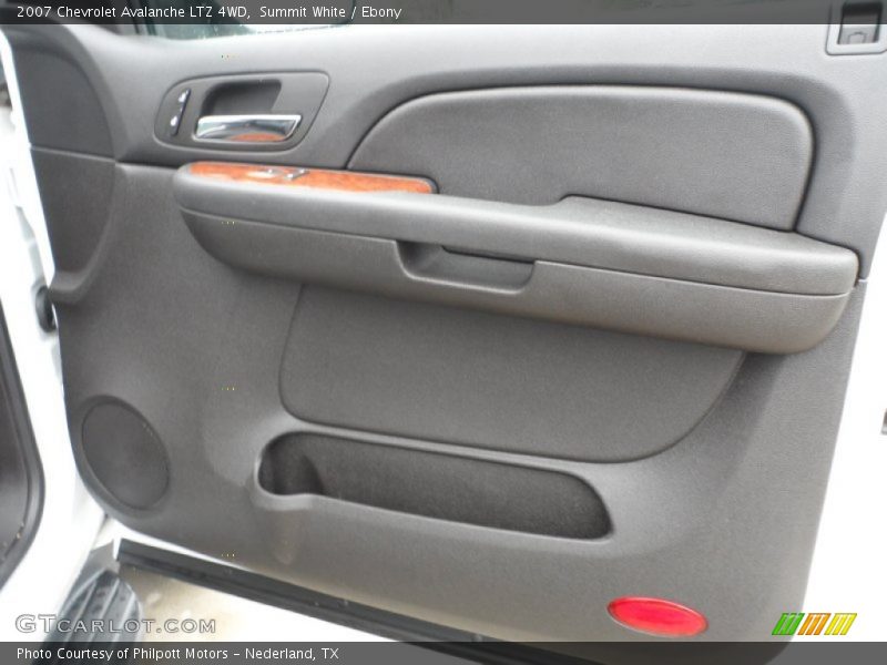 Summit White / Ebony 2007 Chevrolet Avalanche LTZ 4WD