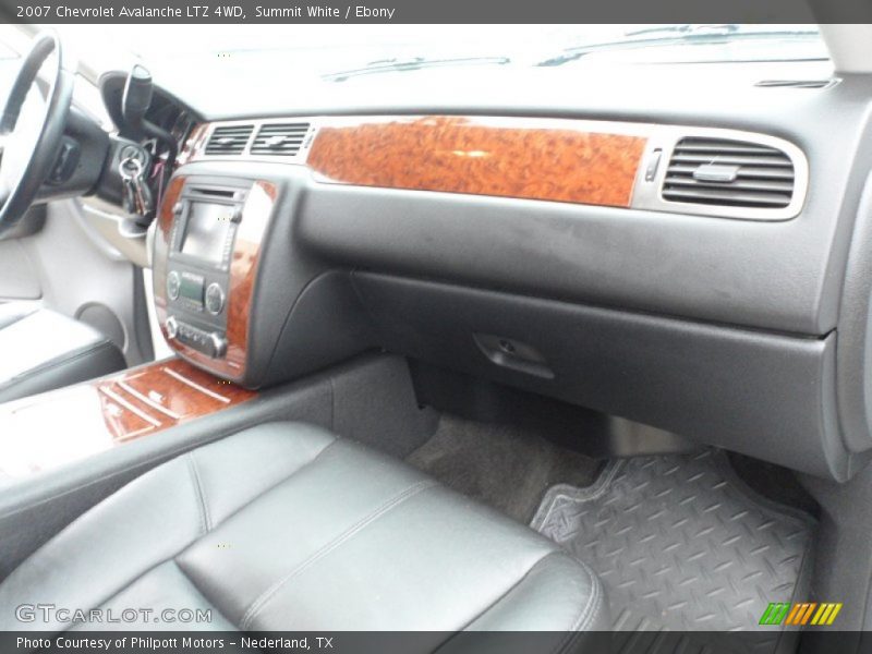 Summit White / Ebony 2007 Chevrolet Avalanche LTZ 4WD
