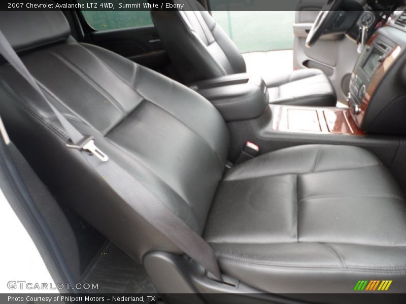 Summit White / Ebony 2007 Chevrolet Avalanche LTZ 4WD