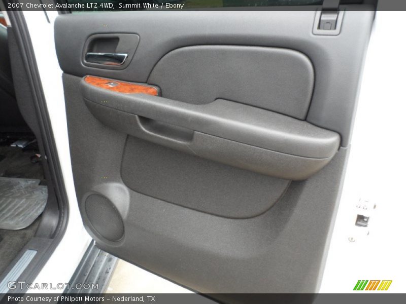 Summit White / Ebony 2007 Chevrolet Avalanche LTZ 4WD