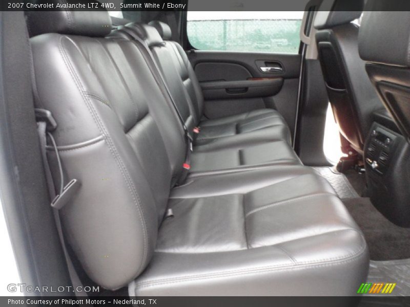 Summit White / Ebony 2007 Chevrolet Avalanche LTZ 4WD