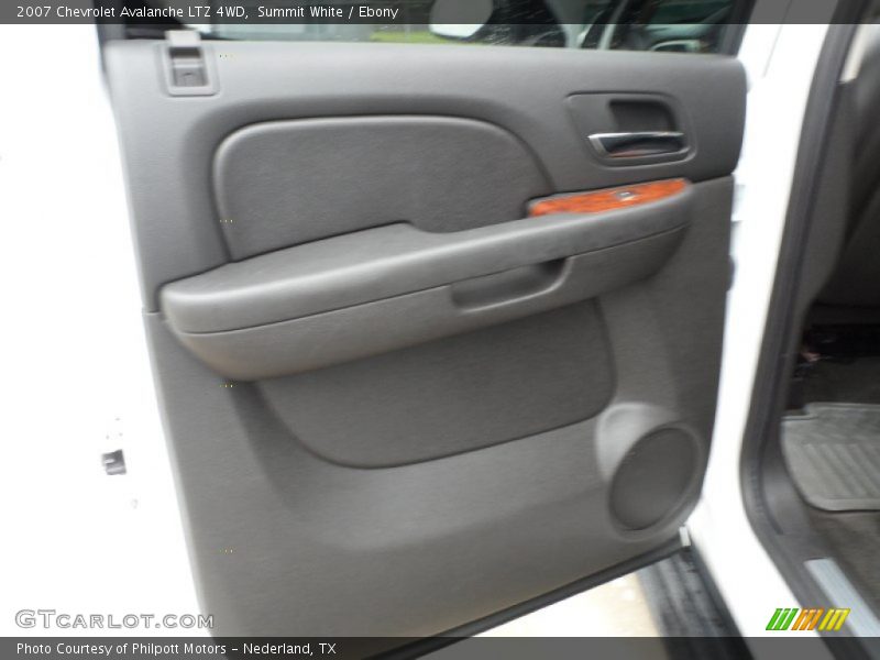 Summit White / Ebony 2007 Chevrolet Avalanche LTZ 4WD