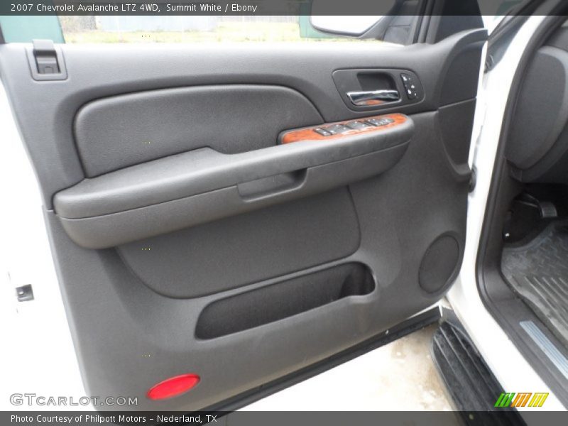 Summit White / Ebony 2007 Chevrolet Avalanche LTZ 4WD