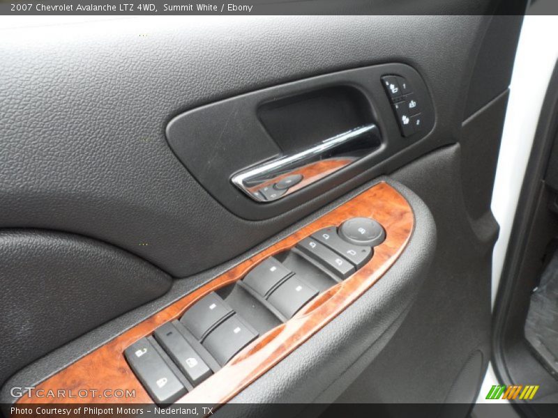 Summit White / Ebony 2007 Chevrolet Avalanche LTZ 4WD
