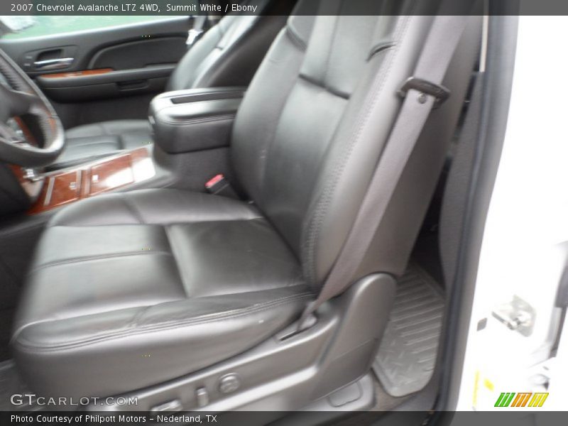 Summit White / Ebony 2007 Chevrolet Avalanche LTZ 4WD