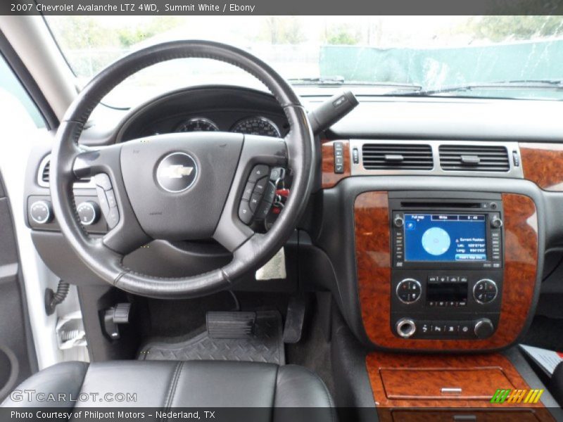 Summit White / Ebony 2007 Chevrolet Avalanche LTZ 4WD