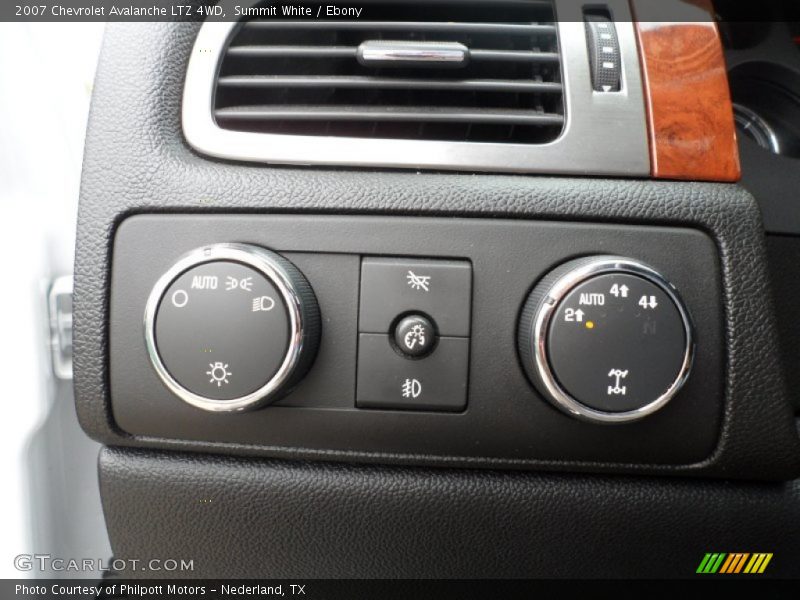 Summit White / Ebony 2007 Chevrolet Avalanche LTZ 4WD