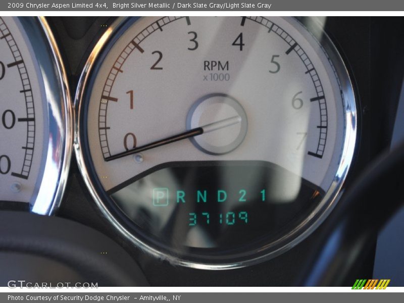 Bright Silver Metallic / Dark Slate Gray/Light Slate Gray 2009 Chrysler Aspen Limited 4x4