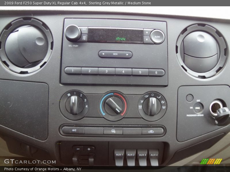 Controls of 2009 F250 Super Duty XL Regular Cab 4x4
