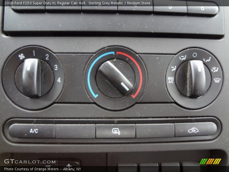 Controls of 2009 F250 Super Duty XL Regular Cab 4x4