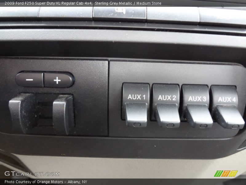 Controls of 2009 F250 Super Duty XL Regular Cab 4x4