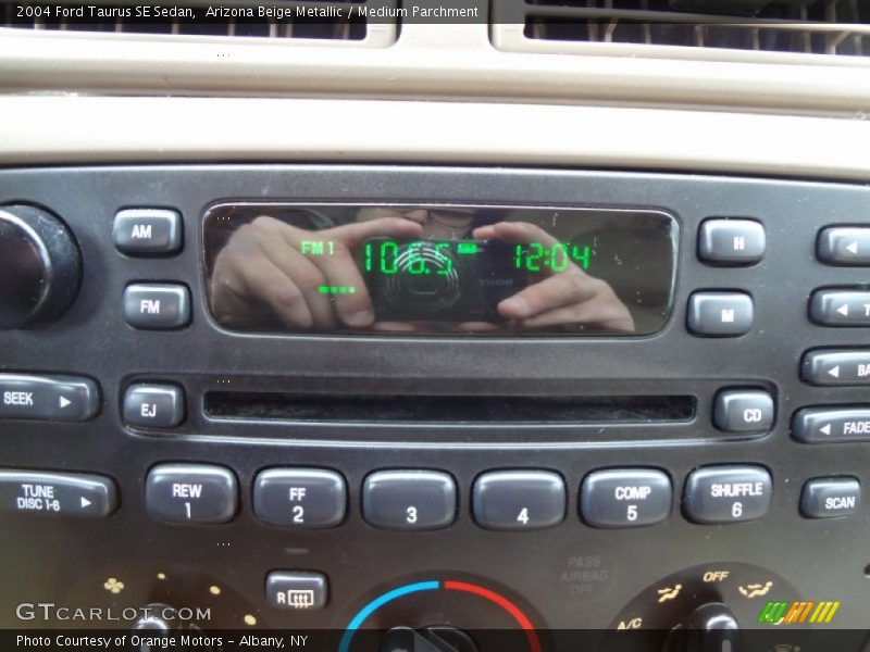 Controls of 2004 Taurus SE Sedan