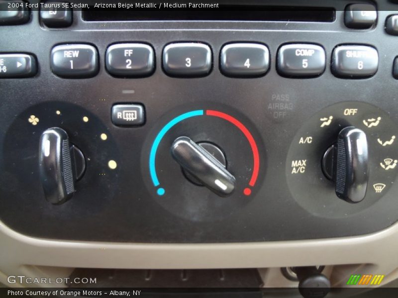 Arizona Beige Metallic / Medium Parchment 2004 Ford Taurus SE Sedan