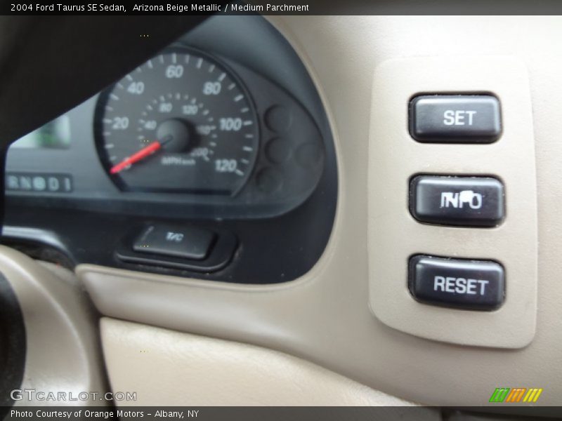 Arizona Beige Metallic / Medium Parchment 2004 Ford Taurus SE Sedan