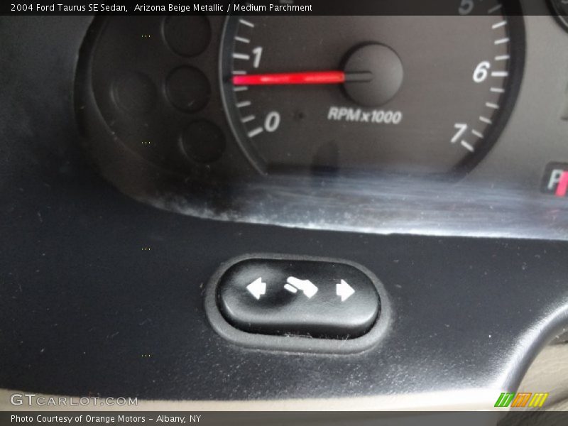 Arizona Beige Metallic / Medium Parchment 2004 Ford Taurus SE Sedan