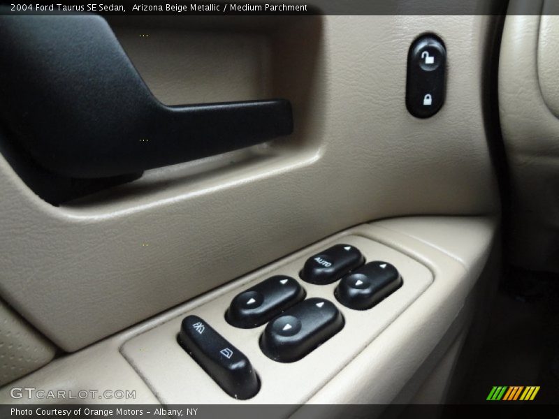 Arizona Beige Metallic / Medium Parchment 2004 Ford Taurus SE Sedan