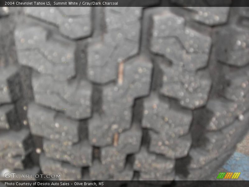 Summit White / Gray/Dark Charcoal 2004 Chevrolet Tahoe LS