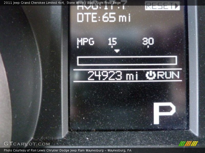 Stone White / Black/Light Frost Beige 2011 Jeep Grand Cherokee Limited 4x4