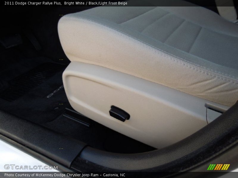 Bright White / Black/Light Frost Beige 2011 Dodge Charger Rallye Plus