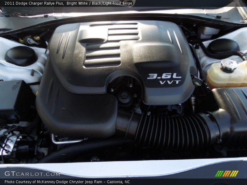 Bright White / Black/Light Frost Beige 2011 Dodge Charger Rallye Plus