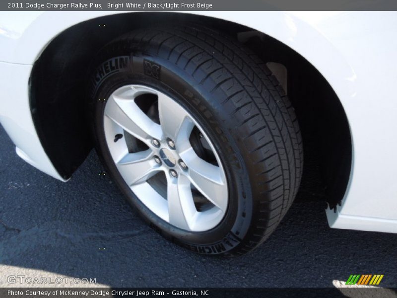 Bright White / Black/Light Frost Beige 2011 Dodge Charger Rallye Plus