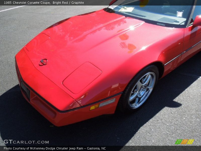 Bright Red / Graphite 1985 Chevrolet Corvette Coupe