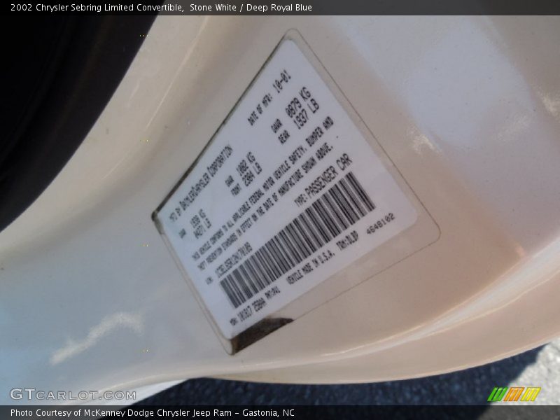 Stone White / Deep Royal Blue 2002 Chrysler Sebring Limited Convertible