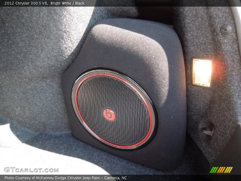 Bright White / Black 2012 Chrysler 300 S V6