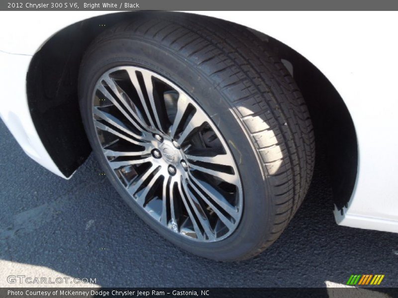 Bright White / Black 2012 Chrysler 300 S V6