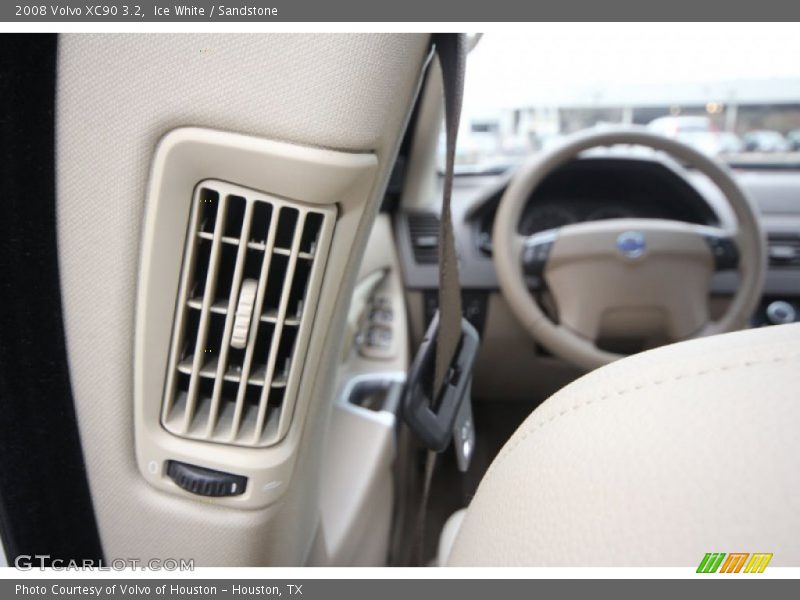Ice White / Sandstone 2008 Volvo XC90 3.2