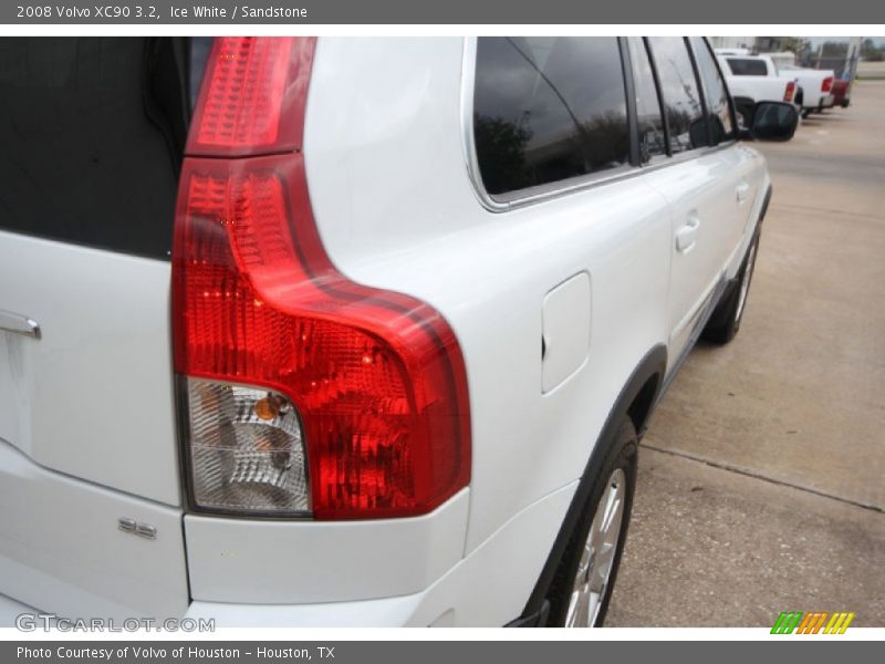 Ice White / Sandstone 2008 Volvo XC90 3.2