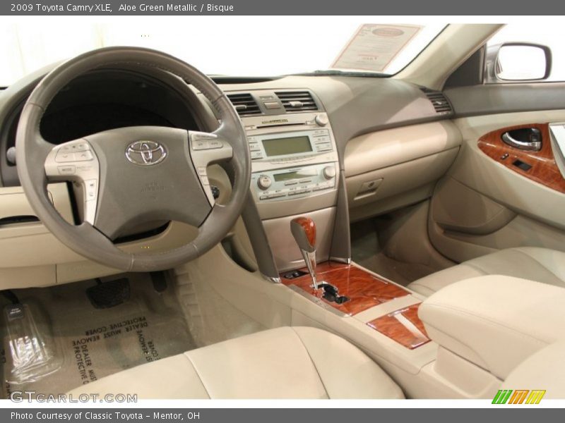 Aloe Green Metallic / Bisque 2009 Toyota Camry XLE
