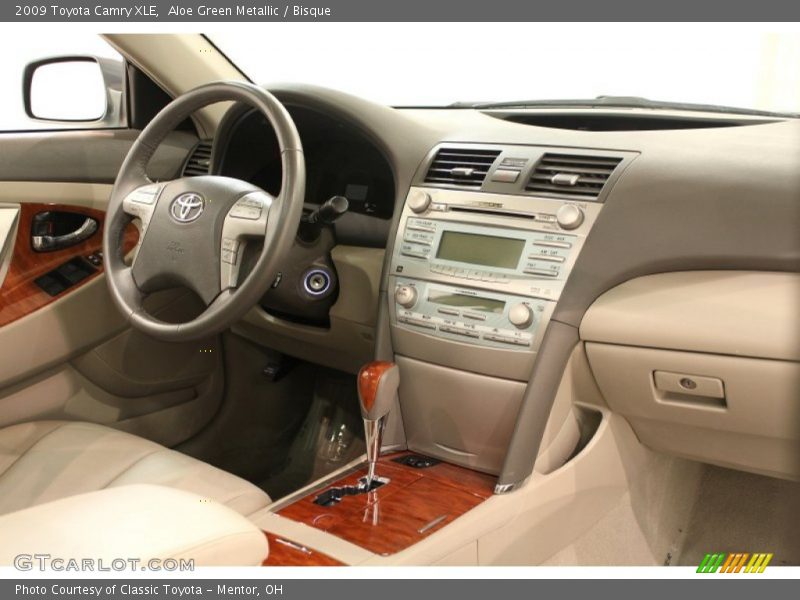 Aloe Green Metallic / Bisque 2009 Toyota Camry XLE