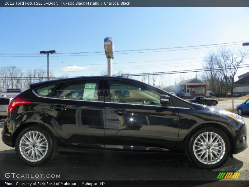 Tuxedo Black Metallic / Charcoal Black 2012 Ford Focus SEL 5-Door