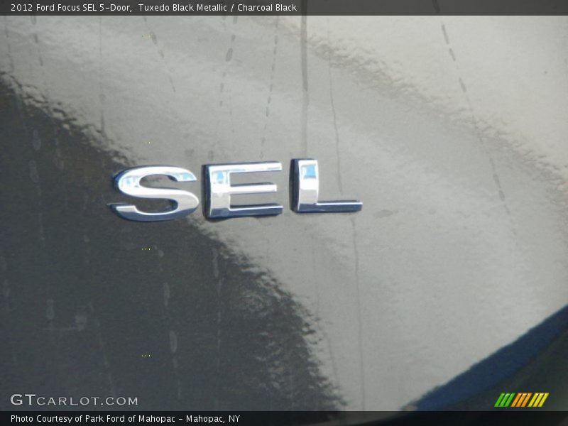 Tuxedo Black Metallic / Charcoal Black 2012 Ford Focus SEL 5-Door
