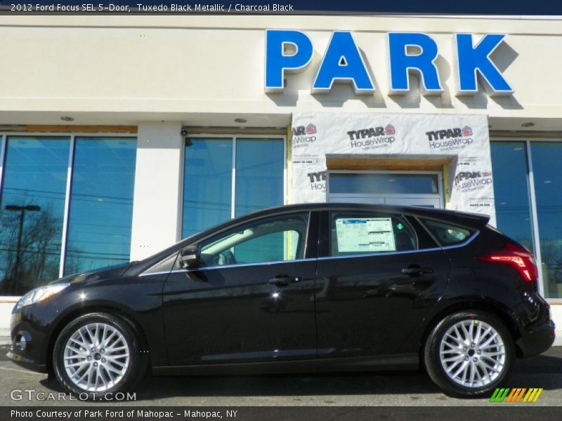 Tuxedo Black Metallic / Charcoal Black 2012 Ford Focus SEL 5-Door