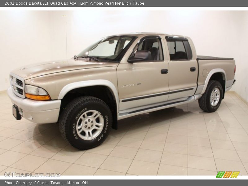 Light Almond Pearl Metallic / Taupe 2002 Dodge Dakota SLT Quad Cab 4x4