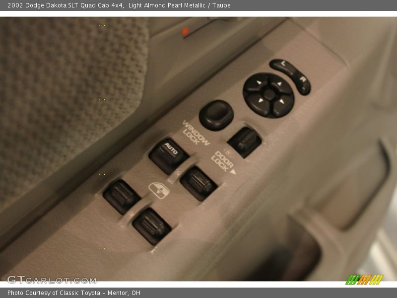 Light Almond Pearl Metallic / Taupe 2002 Dodge Dakota SLT Quad Cab 4x4