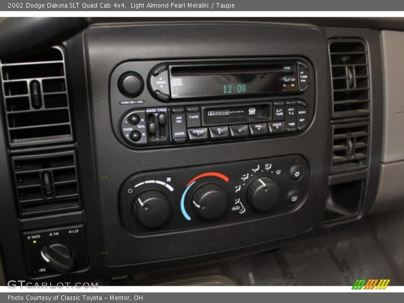 Light Almond Pearl Metallic / Taupe 2002 Dodge Dakota SLT Quad Cab 4x4