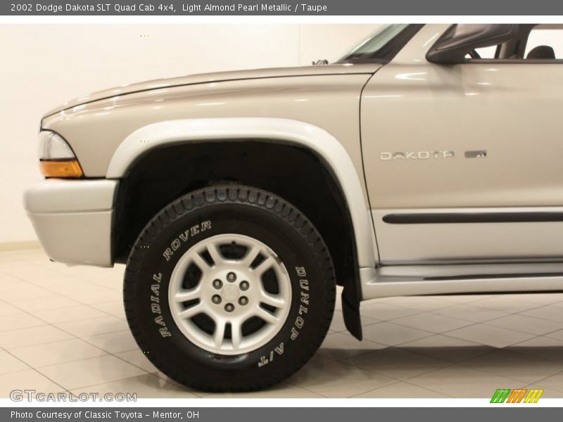 Light Almond Pearl Metallic / Taupe 2002 Dodge Dakota SLT Quad Cab 4x4