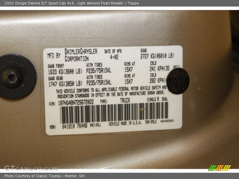 Light Almond Pearl Metallic / Taupe 2002 Dodge Dakota SLT Quad Cab 4x4