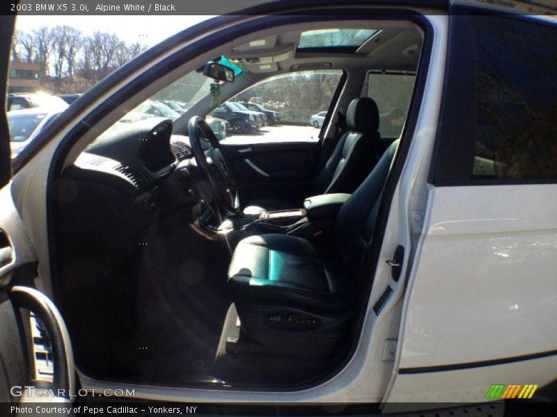 Alpine White / Black 2003 BMW X5 3.0i