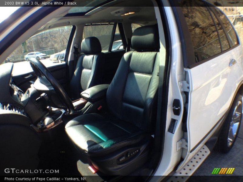 Alpine White / Black 2003 BMW X5 3.0i