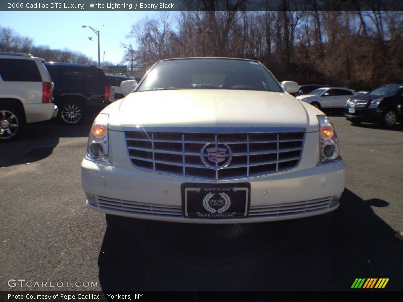 White Lightning / Ebony Black 2006 Cadillac DTS Luxury