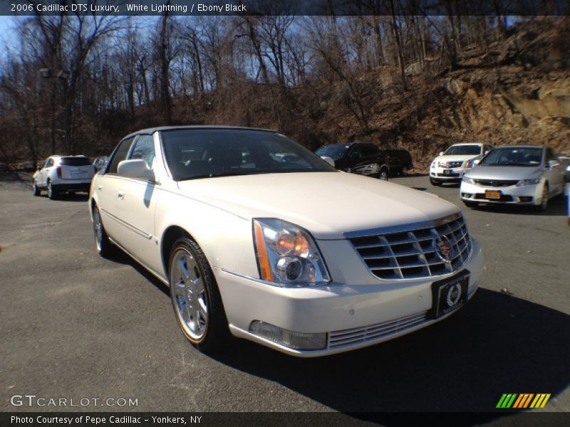 White Lightning / Ebony Black 2006 Cadillac DTS Luxury