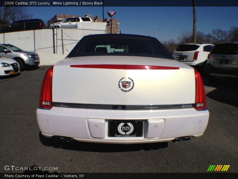White Lightning / Ebony Black 2006 Cadillac DTS Luxury