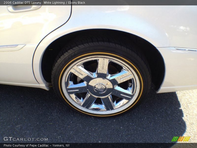 White Lightning / Ebony Black 2006 Cadillac DTS Luxury
